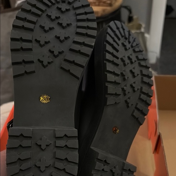 Black Leather Mary Jane Shoes - Picture 4 of 8